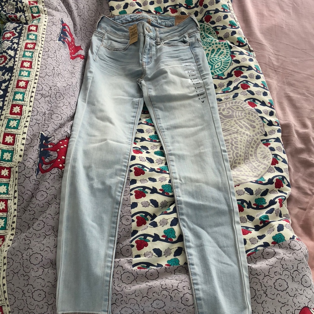 Light wash skinny jeans new with tags!
